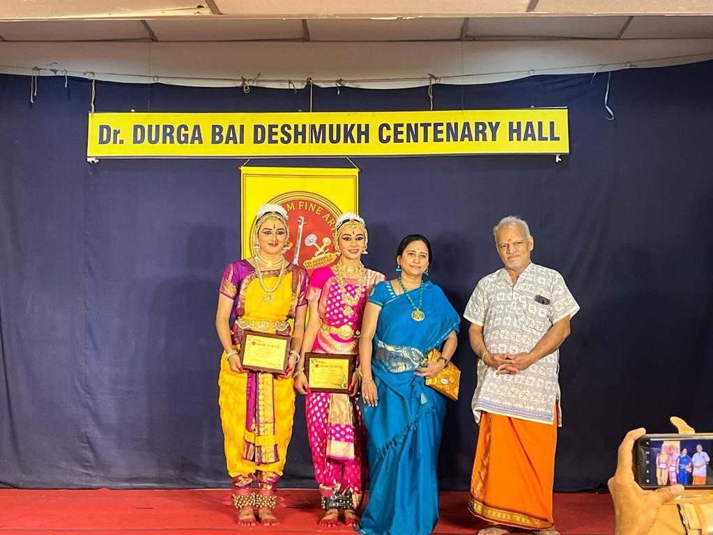 Awards for students of Shreebala Nrithyalaya